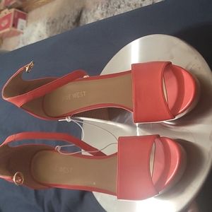 Nine West Coral Sandals w/wooden block heel